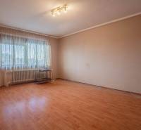 ALL INCLUSIVE I NA PREDAJ 5 IZBOVÝ RODINNÝ DOM, ÚP: 200 M2, PP: 798 M2 I 7 KM OD DS - LÚČ NA OSTROVE - BLÍZKO R7