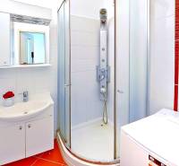 Ponukame_1izbovy_byt_Raca_EPICHOME_GROF_1-izbovy-byt-Bratislava-Ul-Kafendova-Raca-Bathroom 1.jpg