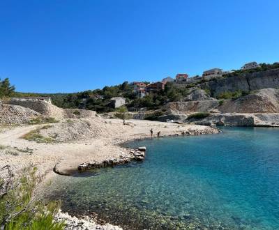 HORVÁTORSZÁG/BRAČ - Építési telek 150 méterre egy gyönyörű strandtól