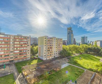 Eladó 3 szobás lakás, 3 szobás lakás, Jégeho, Bratislava - Ružinov, Sz