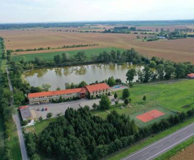 Eladó Szállodák és panziók, Szállodák és panziók, neuvedená, Komárno, 