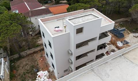 VIR-Eladó egy új, 3 szobás 2. emeleti, panorámás teraszos lakás