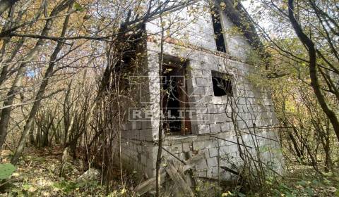 Eladó Mezőgazdasági és erdei telkek, Trenčín, Szlovákia