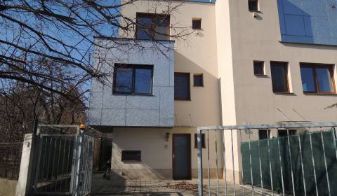 Kiadó Családi ház, Családi ház, Jurská, Bratislava - Nové Mesto, Szlov