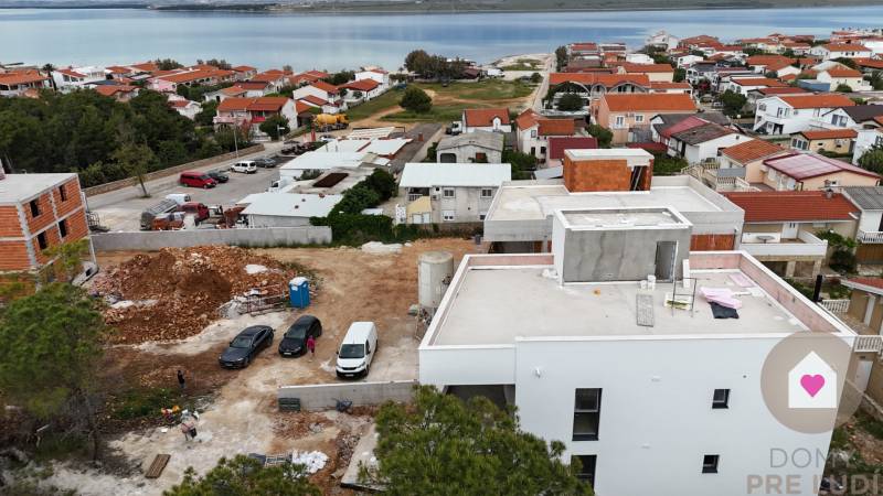 Ostrov VIR-Predaj nového veľkometrážneho 3i apartmánu s veľkou terasou, 250m od mora