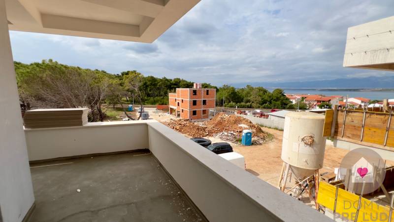 Ostrov VIR-Predaj nového veľkometrážneho 3i apartmánu s veľkou terasou, 250m od mora