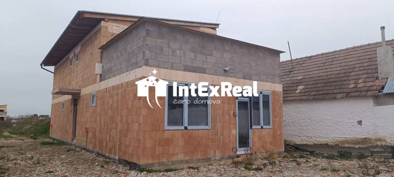 Na predaj 2 izbový byt v súkromí, Galanta, Hody, viac na: https://reality.intexreal.sk/