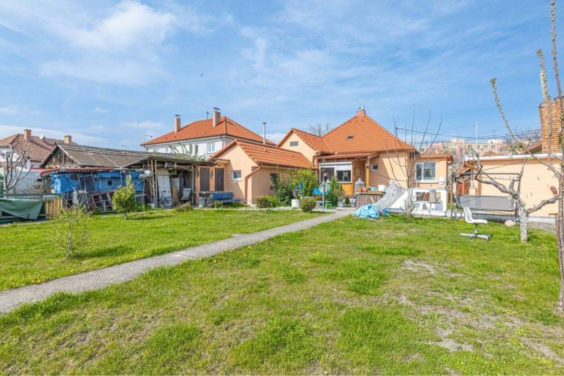 ALL INCLUSIVE | NA PREDAJ ZREKONŠTR. 3 IZBOVÝ RD S GARÁŽOU A VEDĽAJŠOU BUDOVOU, DUNAJSKÁ STREDA