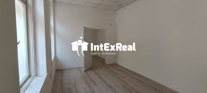 Podnikateľské priestory 2x, 21,25 m², Galanta, Hlavná, viac na: https://reality.intexreal.sk/