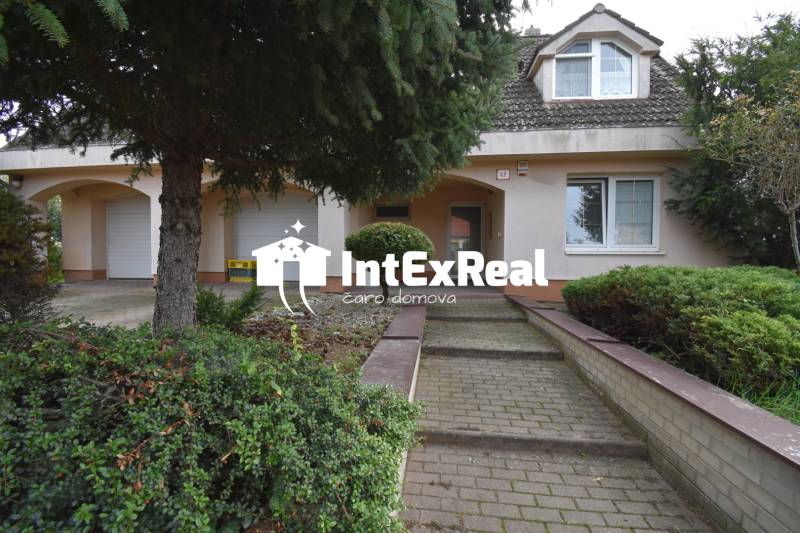 Pôvabný domov  v tíšku obce Veľké Úľany,  na predaj 7 izb. RD  , viac na: https://reality.intexreal.sk/