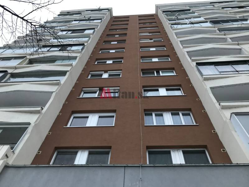 prenájom 2garzónky, oproti konečnej električiek, Jungmannova 20, Bratislava-Petržalka - fasáda